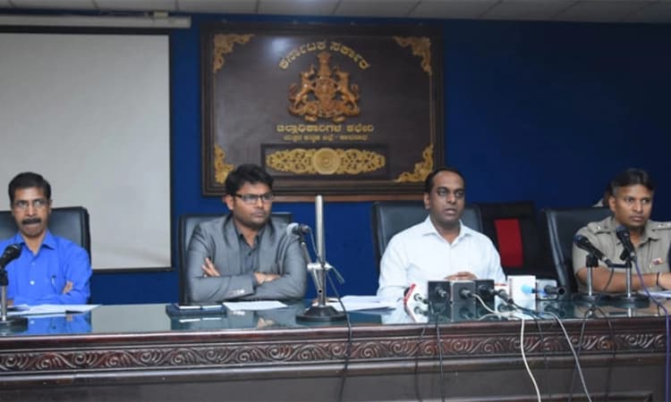 ಕಾರವಾರ; ಹತ್ತು ಲಕ್ಷ ರೂ.ನಗದು ವಶ: ಡಿಸಿ ಪ್ರಭುಲಿಂಗ ಕವಳಿಕಟ್ಟಿ