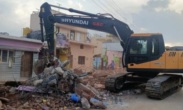 ಕೊರಟಗೆರೆ: ರಾಷ್ಟ್ರೀಯ ಹೆದ್ದಾರಿಯಲ್ಲಿದ್ದ 40 ಮನೆಗಳು ರಾತ್ರೋರಾತ್ರಿ ನೆಲಸಮ