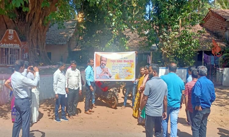 ಸಾಹೇಬ್ರು ಹೋದ ಮೇಲೆ ಬಂತು ಬ್ಯಾನರ್!
