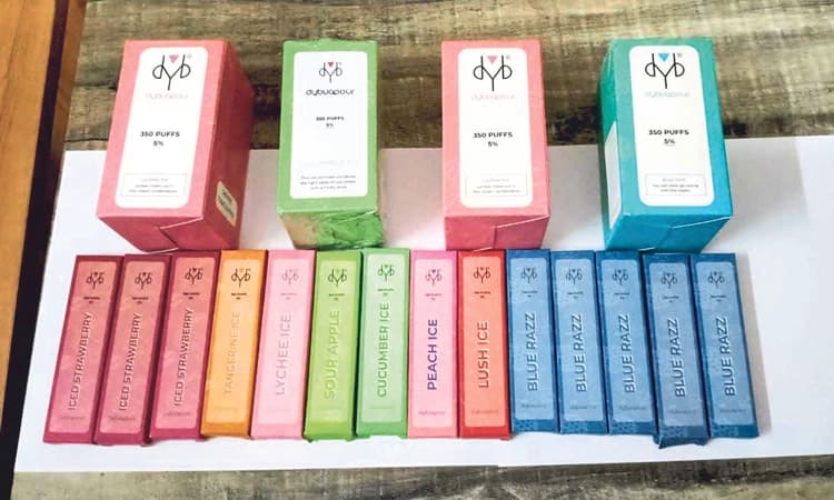 ನಿಷೇಧಿತ ಇ- ಸಿಗರೇಟ್‌ ಹತ್ತಿಕ್ಕುವವರಿಲ್ಲ ! ಗ್ರಾಮೀಣ ಪ್ರದೇಶದಲ್ಲೂ ಮಾರಾಟ ಅವ್ಯಾಹತ!