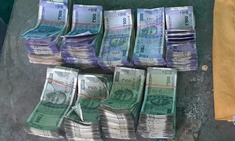 ಗದಗ: ದಾಖಲೆ ಇಲ್ಲದ 2.5 ಲಕ್ಷ ರೂ. ನಗದು ವಶ