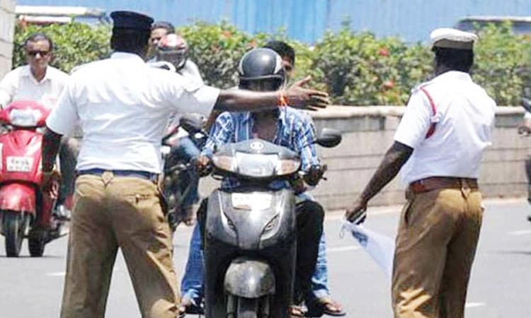 ಶಾ ಬೆಂಗಾವಲು ವಾಹನ ಹಿಂದೆ ಬಂದ ಇಬ್ಬರ ಬಂಧನ