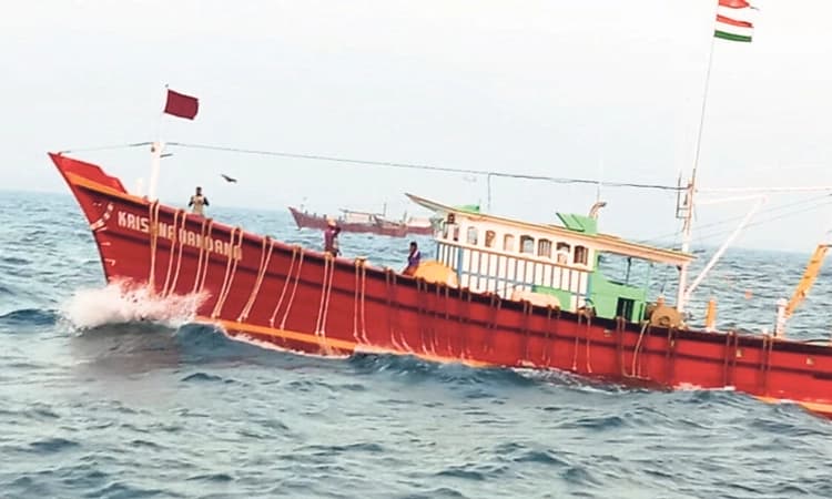 ಆಳಸಮುದ್ರದಲ್ಲಿ ಭಾರೀ ಗಾಳಿ: ಮೀನುಗಾರಿಕೆಗೆ ಅಡ್ಡಿ