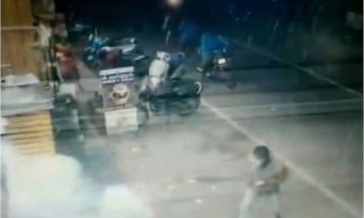 ದುಷ್ಕರ್ಮಿಗಳ ಅಟ್ಟಹಾಸ; ನಡುರಸ್ತೆಯಲ್ಲಿ ಬಿಜೆಪಿ ನಾಯಕನ ಹತ್ಯೆ !