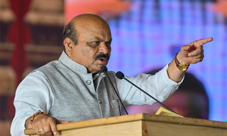 ಹಕ್ಕು ಪತ್ರ ಕೊಡಲಾಗದವರಿಗೆ ನಾಚಿಕೆಯಾಗಬೇಕು: ಸಿಎಂ ಬೊಮ್ಮಾಯಿ