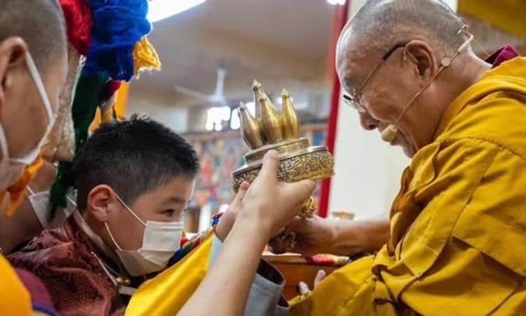 ದಲೈಲಾಮಾರಿಂದ ಬೌದ್ಧ ಧರ್ಮದ ಮೂರನೇ ಅತ್ಯುನ್ನತ ನಾಯಕನ ಅಭಿಷೇಕ