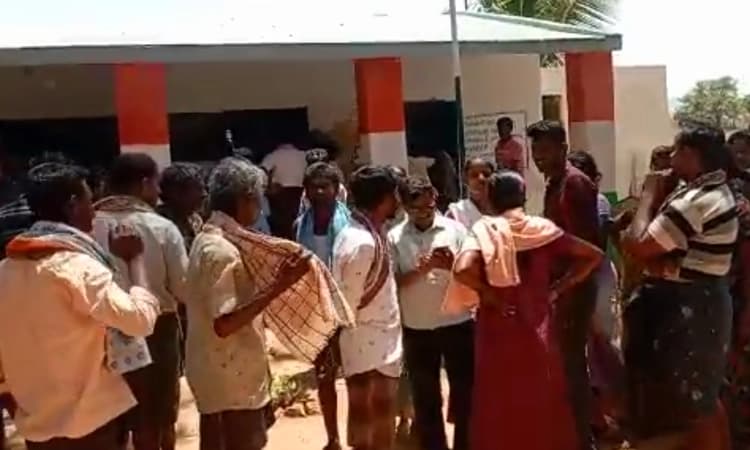 ಅಪ್ರಾಪ್ತ ಬಾಲಕಿಯರ ಮೇಲೆ ಲೈಂಗಿಕ ದೌರ್ಜನ್ಯ ಆರೋಪ: ಕಾಮುಕ ಶಿಕ್ಷಕ ಕರ್ತವ್ಯದಿಂದ ಅಮಾನತು