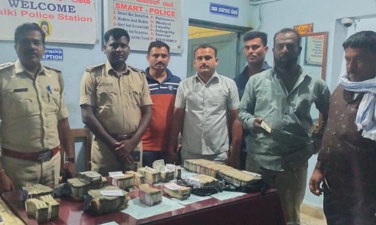 ದಾಖಲೆಯಿಲ್ಲದೆ ಮಹಾರಾಷ್ಟ್ರಕ್ಕೆ ಸಾಗಿಸುತ್ತಿದ್ದ 50 ಲಕ್ಷ ರೂ. ವಶ: ಮೂವರ ವಿರುದ್ಧ ಪ್ರಕರಣ