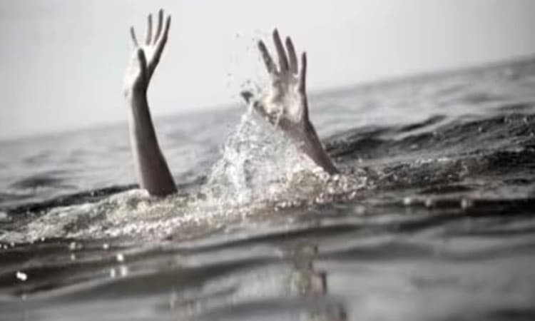 4 ಮಕ್ಕಳೊಂದಿಗೆ ಬಾವಿಗೆ ಹಾರಿ,ಹಗ್ಗ ಹಿಡಿದು ತನ್ನನು ಹಾಗೂ ಹಿರಿ ಮಗಳನ್ನು ರಕ್ಷಿಸಿದ ತಾಯಿ.!