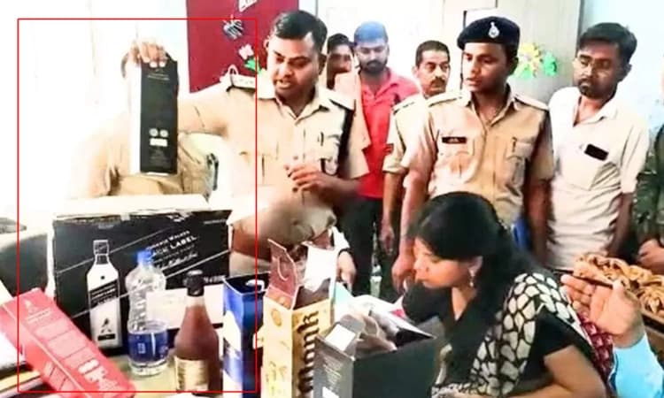 ಶಾಲಾ ಮುಖ್ಯೋಪಾಧ್ಯಾಯರ ಕೊಠಡಿಯಲ್ಲಿ ಪತ್ತೆಯಾಯ್ತು ಕಾಂಡೋಮ್, ಮದ್ಯದ ಬಾಟಲಿ&#8230;