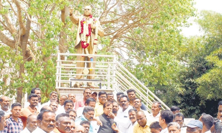 ಒಳ ಮೀಸಲಾತಿ: ಆದಿಜಾಂಬವರಿಂದ ಸಂಭ್ರಮಾಚರಣೆ