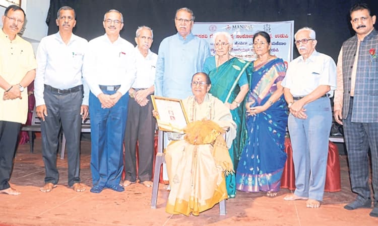 ಬಿ.ಎಂ. ರೋಹಿಣಿ ಅವರಿಗೆ ಮುಳಿಯ ತಿಮ್ಮಪ್ಪಯ್ಯ ಪ್ರಶಸ್ತಿ ಪ್ರದಾನ
