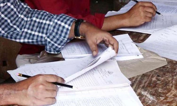 ರಜೆಯಲ್ಲಿ ಮೌಲ್ಯಮಾಪನ: ಸಂಬಳಕ್ಕೆ ಕತ್ತರಿ