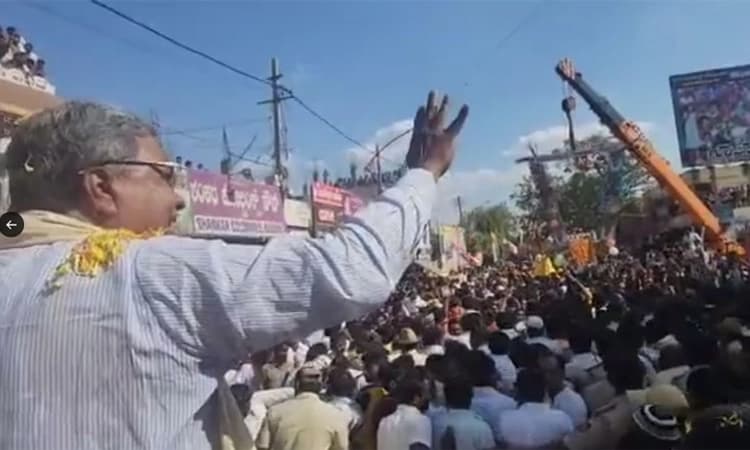 ಬಾದಾಮಿಯಲ್ಲಿ ಸಿದ್ದು “ಭರ್ಜರಿ ರೋಡ್‌ ಶೋ’