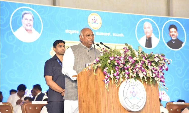 Politics: ದೇಶದಲ್ಲಿ ಬೆಂಕಿ ಹಚ್ಚುವ ಶೂರ ಮೋದಿ: ಎಐಸಿಸಿ ಅಧ್ಯಕ್ಷ ಖರ್ಗೆ