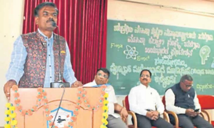 ಬೆಳಗಾವಿ: ನಿತ್ಯ ಜೀವನದಲ್ಲಿ ಹಾಸು ಹೊಕ್ಕಿದೆ ವಿಜ್ಞಾನ- ಡೊಂಗರೆ