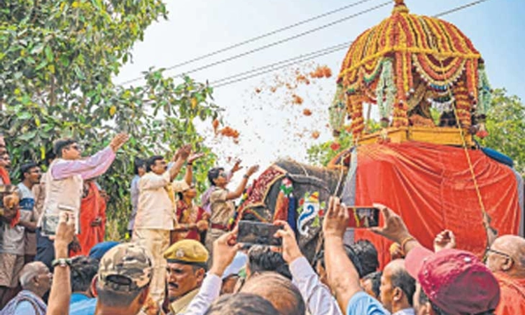 ಗಂಗಾವತಿ: ಆನೆಗೊಂದಿ ಉತ್ಸವ ಮೆರವಣಿಗೆಗೆ ರೆಡ್ಡಿ ಚಾಲನೆ