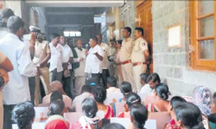 ಬೆಳಗಾವಿ: ಭೂಮಿ ಕಳೆದುಕೊಂಡ ರೈತರಿಂದ ಮುತ್ತಿಗೆ