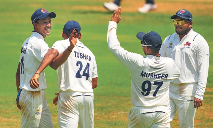 42ನೇ ರಣಜಿ ಪ್ರಶಸ್ತಿ ಮೆಟ್ಟಿಲಲ್ಲಿ ಮುಂಬಯಿ: ವಿದರ್ಭ ವಿರುದ್ಧ ಭಾರೀ ಮುನ್ನಡೆ