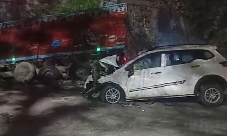 Road mishap: ಟ್ರಕ್‌ – ಕಾರು ಭೀಕರ ಅಪಘಾತ; ಒಂದೇ ಕುಟುಂಬದ 6 ಮಂದಿ ದುರ್ಮರಣ
