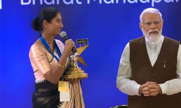 PM Modiಯವರಿಂದ ಅತ್ಯುತ್ತಮ ಸೃಜನಶೀಲ ಕ್ರಿಯೇಟರ್ ಪ್ರಶಸ್ತಿ ಸ್ವೀಕರಿಸಿದ ಅಯ್ಯೋ ಶ್ರದ್ಧಾ