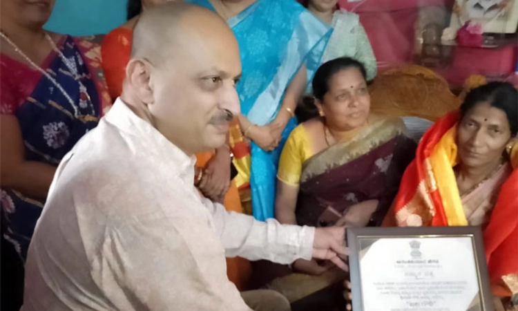 Sirsi ; ಗಂಗೆ ಗೆದ್ದ ಗೌರಿ ಇನ್ನು ‘ಜಲ ಗೌರಿ!’: ಸಂಸದರಿಂದ ಸಮ್ಮಾನ