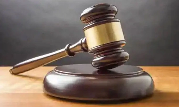 ತಲೆಮರೆಸಿಕೊಂಡಿರುವ ಪೋಕ್ಸೋ ಪ್ರಕರಣದ ಆರೋಪಿಗೆ ಕೋರ್ಟಿಗೆ ಹಾಜರಾಗುವಂತೆ ಆರೋಪಿಗೆ ಆದೇಶ