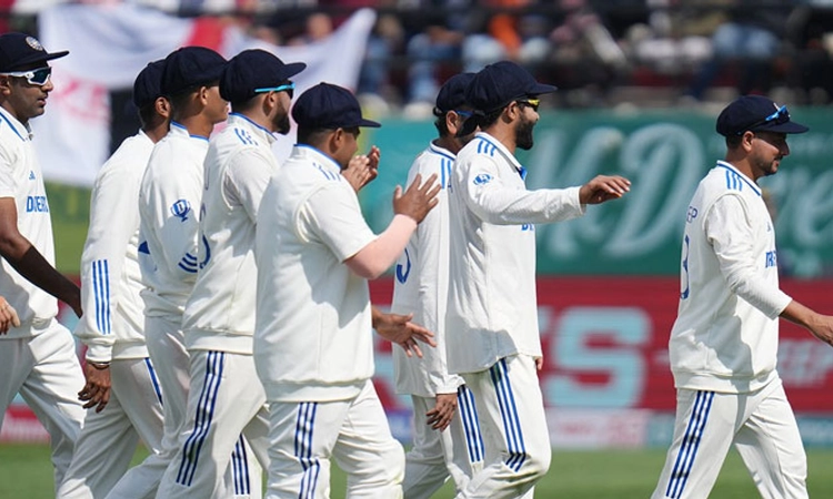 INDvsENG; ಅಶ್ವಿನ್-ಕುಲದೀಪ್ ಸ್ಪಿನ್ ಜಾಲಕ್ಕೆ ಸಿಲುಕಿದ ಆಂಗ್ಲರು; 218ಕ್ಕೆ ಆಲೌಟ್