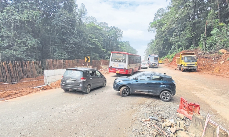 Puttur: ನೆಲ್ಯಾಡಿ-ಪೆರಿಯಶಾಂತಿ; ತಿರುಗಿ ತಿರುಗಿ ಸುಸ್ತು!