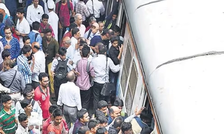 Mumbai: ಬಾಂದ್ರಾ ಟರ್ಮಿನಸ್ ರೈಲು ನಿಲ್ದಾಣದಲ್ಲಿ ಕಾಲ್ತುಳಿತ; ಹಲವರಿಗೆ ಗಾಯ