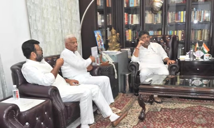 Shiggaon Bypoll; ಬಂಡೆದ್ದಿದ್ದ ಕಾಂಗ್ರೆಸಿಗ ಅಜ್ಜಂಪೀರ್‌ ಖಾದ್ರಿ ಥಂಡಾ