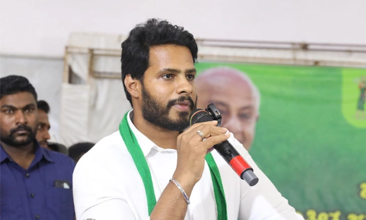 Nikhil kumaraswamy ನಾಮಪತ್ರಕ್ಕೆ ಜನ: 96 ಬಸ್‌ ಮಾಲಕರ ವಿರುದ್ಧ ಕ್ರಮ