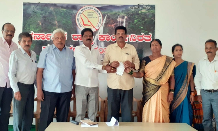 Sagara: ರೈತರು ನಡೆಸುತ್ತಿರುವ ಅಹೋರಾತ್ರಿ ಪ್ರತಿಭಟನೆ; ಜೆಡಿಎಸ್ ಬೆಂಬಲ