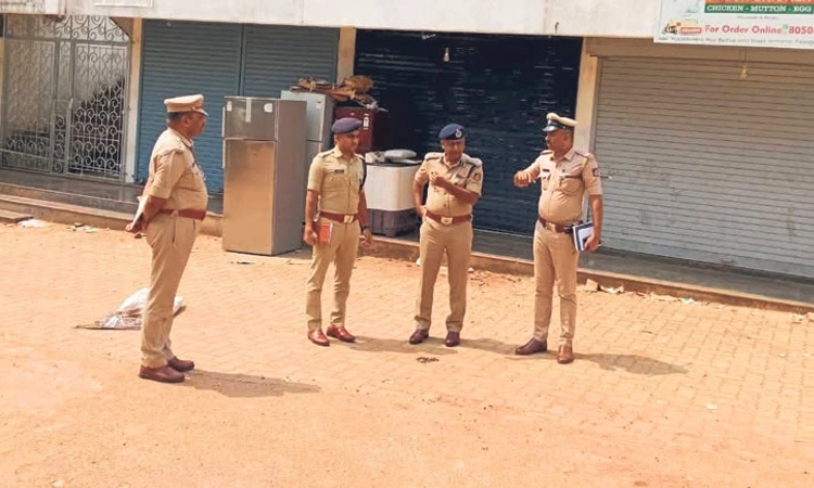 ಅಮ್ಮೆಮಾರ್‌ನಲ್ಲಿ ತಲವಾರು ದಾಳಿ ಪ್ರಕರಣ: ಘಟನಾ ಸ್ಥಳಕ್ಕೆ ಡಿಐಜಿ ಅಮಿತ್‌ ಸಿಂಗ್‌ ಭೇಟಿ