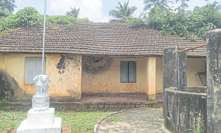 Basroor: ಎರಡು ದಶಕಗಳಿಂದ ಪಾಳು ಬಿದ್ದ ಮಾರ್ಗೋಳಿ ಸಮಾಜ ಮಂದಿರ