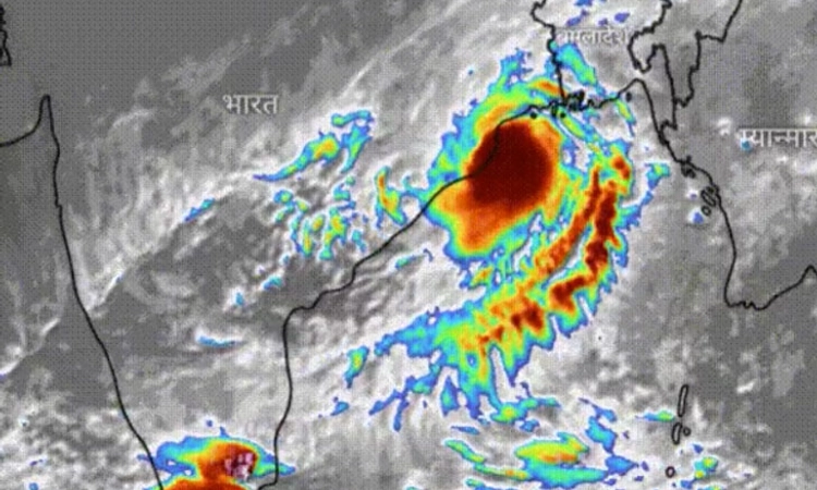 Cyclone Dana;120 ಕಿ.ಮೀ. ವೇಗದಲ್ಲಿ ಅಪ್ಪಳಿಸಲಿದೆ : 13 ಲಕ್ಷ ಮಂದಿ ಸುರಕ್ಷಿತ ಸ್ಥಳಕ್ಕೆ