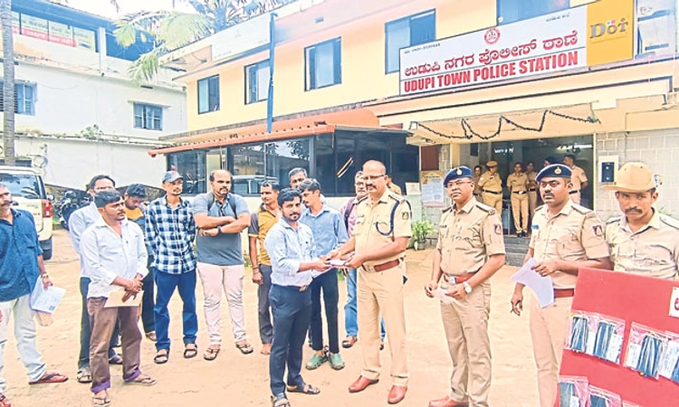 Udupi: 30ಕ್ಕೂ ಮೊಬೈಲ್‌ಪೋನ್‌ಗಳು ಮರಳಿ ಮಾಲಕರ ಮಡಿಲಿಗೆ