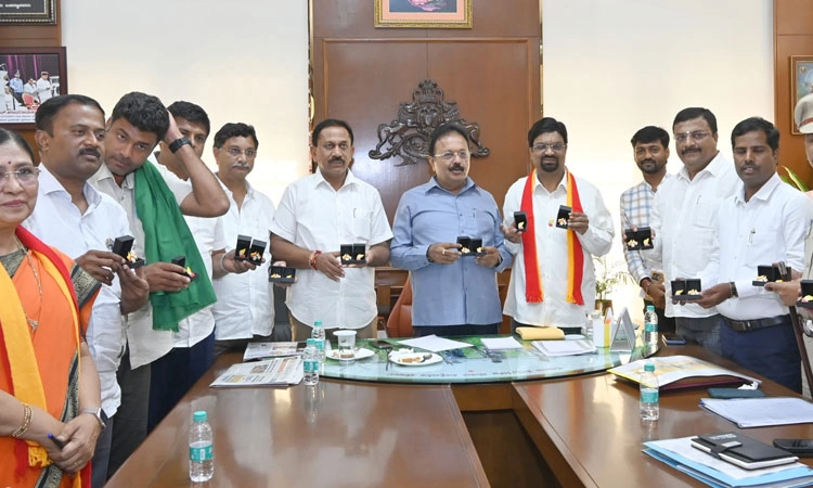 Mandya: ಸಾಹಿತ್ಯ ಸಮ್ಮೇಳನ ಸಂಭ್ರಮಕ್ಕೆ ಕೊರತೆಯಾಗದಂತೆ ಮಿತಿಯಲ್ಲಿ ಖರ್ಚು ಮಾಡಿ: ಸಚಿವ