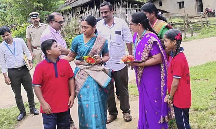 Uttarakannada DC: ದಾಂಡೇಲಿಗೆ ಆಗಮಿಸಿದ ಜಿಲ್ಲಾಧಿಕಾರಿ… ಆಸ್ಪತ್ರೆ, ಶಾಲೆಗಳಿಗೆ ಭೇಟಿ