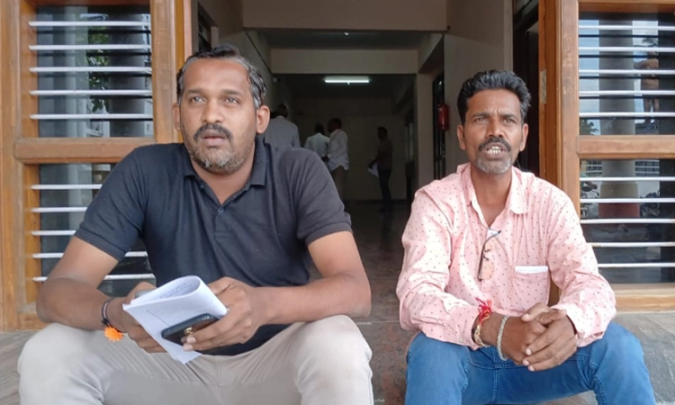 Dandeli: ಸಮರ್ಪಕ ಬೀದಿ ದೀಪ ನಿರ್ವಹಣೆಗೆ ಆಗ್ರಹಿಸಿ ಬಿಜೆಪಿ ನಗರಸಭಾ ಸದಸ್ಯರಿಂದ ಪ್ರತಿಭಟನೆ