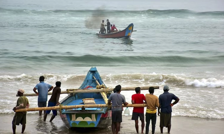Cyclone: ಮುಂದಿನ 48 ಗಂಟೆಗಳಲ್ಲಿ ಒಡಿಶಾ, ಪ.ಬಂಗಾಳಕ್ಕೆ ಅಪ್ಪಳಿಸಲಿದೆ ʼಡಾನಾʼ ಚಂಡಮಾರುತ!