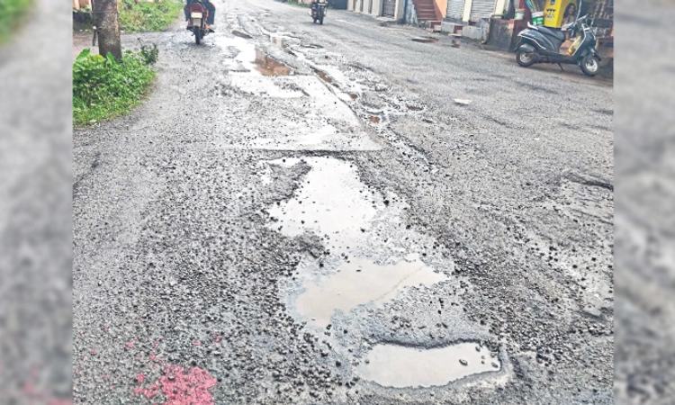 Karkala: ಆಗಾಗ ಸುರಿಯುತ್ತಿರುವ ಮಳೆ; ರಸ್ತೆ ದುರಸ್ತಿಗೆ ಅಡ್ಡಿ