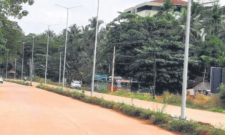Surathkal: ಬೀದಿದೀಪಗಳಿಗೇ ಇನ್ನೂ ಸಿಕ್ಕಿಲ್ಲ ವಿದ್ಯುತ್‌ ಸಂಪರ್ಕ