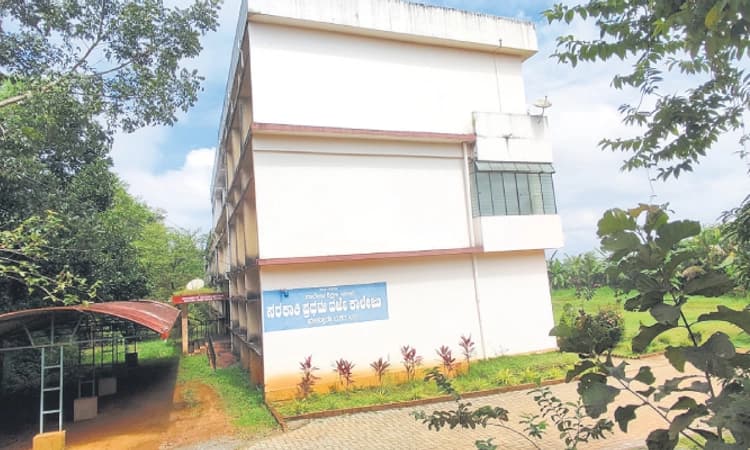 Puttur: ಐನ್ನೂರು ವಿದ್ಯಾರ್ಥಿಗಳಿದ್ದ ಕಾಲೇಜಿನಲ್ಲೀಗ ನಲ್ವತ್ತೇ ವಿದ್ಯಾರ್ಥಿಗಳು