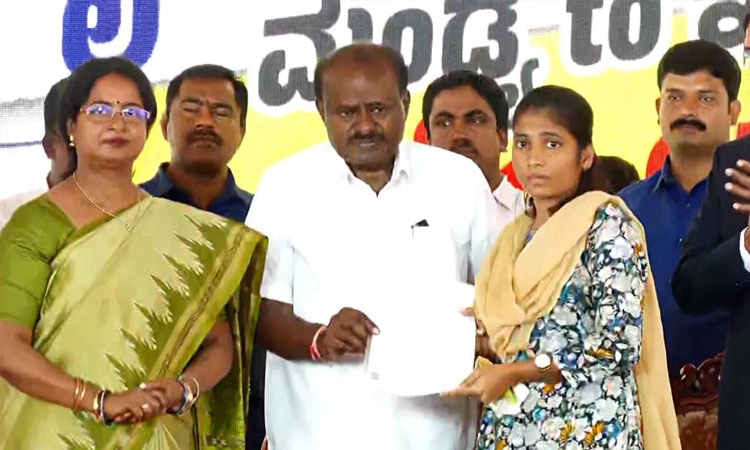 Job Fair : ಶಿರೂರು ಗುಡ್ಡ ಕುಸಿತದಲ್ಲಿ ಪಾಲಕರನ್ನು ಕಳೆದುಕೊಂಡಿದ್ದ ಯುವತಿಗೆ ಉದ್ಯೋಗ