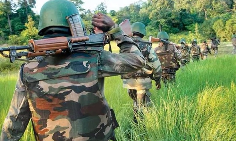 Chhattisgarh: ನಕ್ಸಲರಿಂದ ಬಾಂಬ್ ಸ್ಫೋಟ… ಇಬ್ಬರು ಅರೆಸೇನಾ ಪಡೆ ಯೋಧರಿಗೆ ಗಾಯ