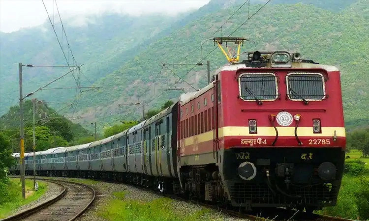 Special Train: ದೀಪಾವಳಿ- ಕೊಂಕಣ ರೈಲ್ವೇಯಿಂದ ಬೆಂಗಳೂರು- ಕಾರವಾರ ವಿಶೇಷ ರೈಲು