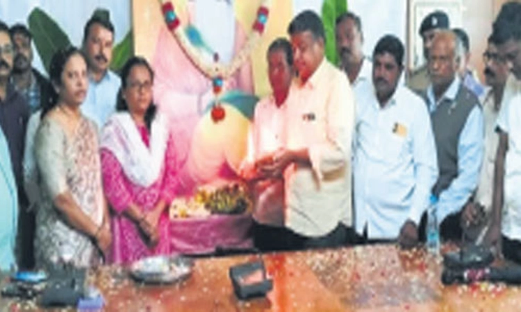 ಹಾನಗಲ್ಲ: ಮನುಕುಲಕ್ಕೆ ಶ್ರೇಷ್ಠ ಸಾಹಿತ್ಯ ನೀಡಿದ ಮಹರ್ಷಿ ವಾಲ್ಮೀಕಿ