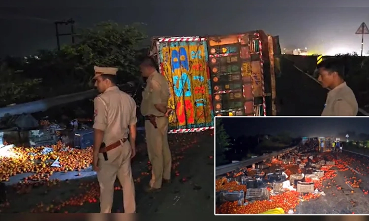 UP: ಟೊಮ್ಯಾಟೊ ಸಾಗಿಸುತ್ತಿದ್ದ ಟ್ರಕ್ ಪಲ್ಟಿ… ರಾತ್ರಿಯಿಡೀ ಟೊಮ್ಯಾಟೊ ಕಾದು ಕೂತ ಪೊಲೀಸರು