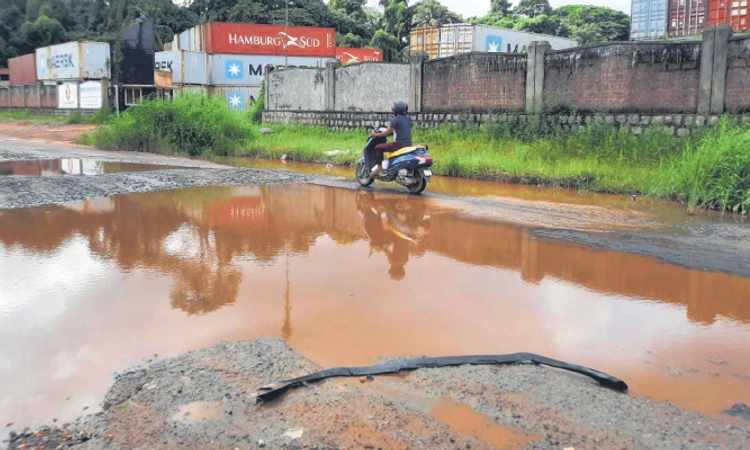 Jokatte: ಸಂಪೂರ್ಣ ಹದೆಗೆಟ್ಟ ಕೂಳೂರು, ಕೈಗಾರಿಕೆ ವಲಯದ-ಜೋಕಟ್ಟೆ ರಸ್ತೆ
